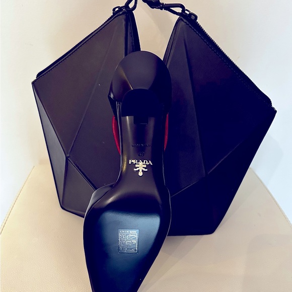 Prada- never worn, red and black leather avant-garde Mary Jane’s - Picture 3 of 4